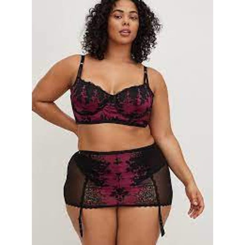 Torrid Boudoir garter skirt